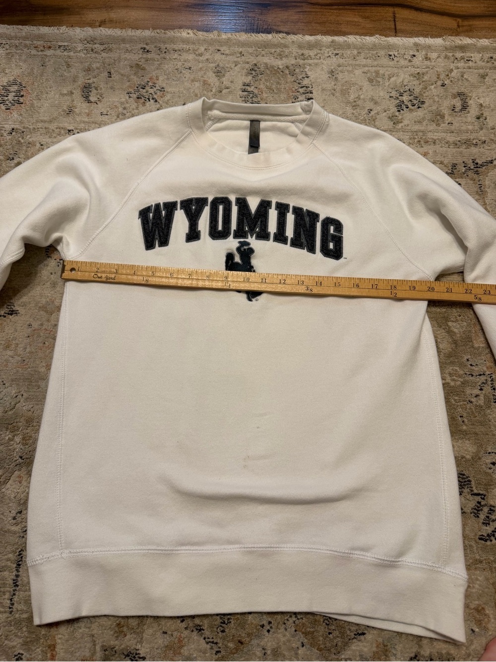 Source Unknown White Crewneck Sweatshirt with Black Wyoming Applique - Picture 6 of 7